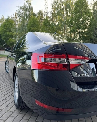 Skoda Superb cena 69900 przebieg: 168900, rok produkcji 2017 z Łomża małe 254